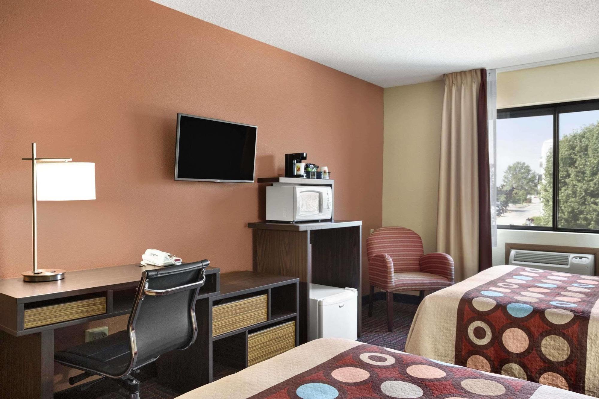 Super 8 By Wyndham Carbondale Motel Exterior photo